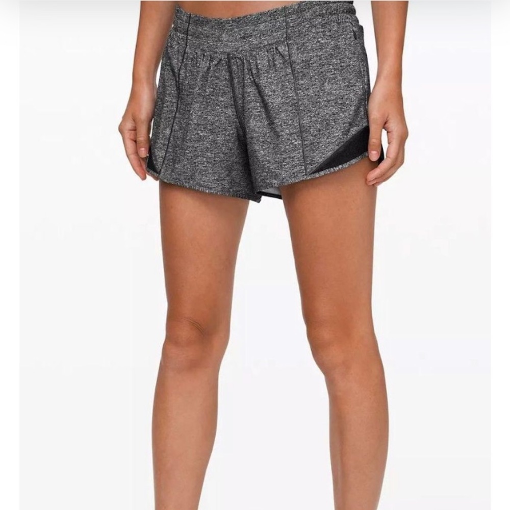 Lululemon Hotty hot 2.5” shorts